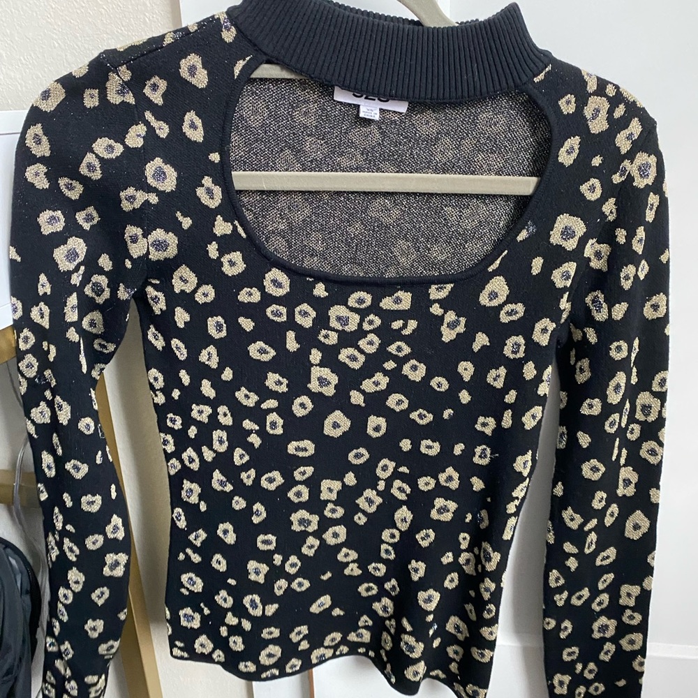 525 America knit animal glitter cut out top size XS